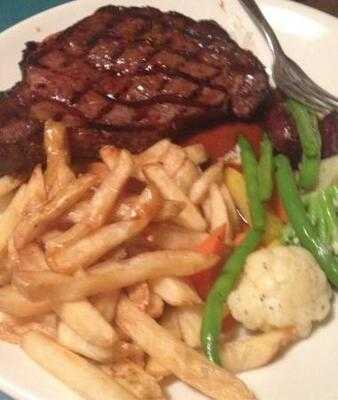 Royals Restaurant Dining Lounge