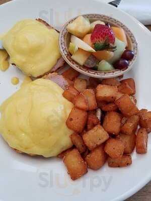 Royals Restaurant Dining Lounge