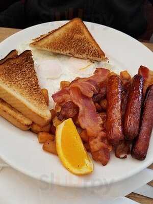 Royals Restaurant Dining Lounge