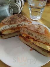 De La Terre Cafe + Bakery