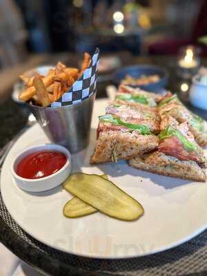 Bacchus Restaurant & Lounge