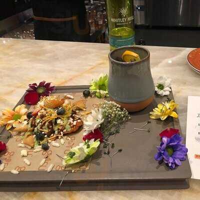 Guru Restaurant & Bar