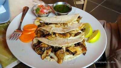 Tres Carnales Taqueria