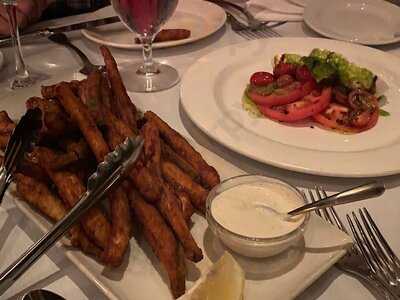 Giovanni's Restaurant & Lounge