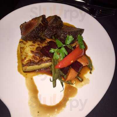 Carver's Steakhouse & Lounge