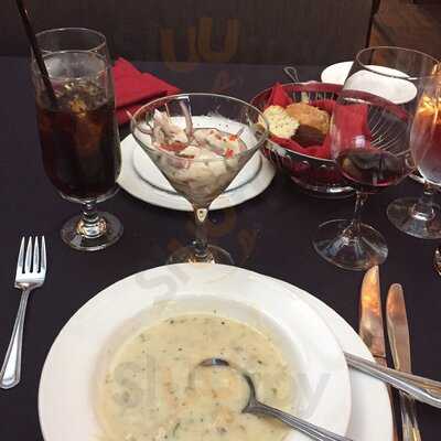 Carver's Steakhouse & Lounge