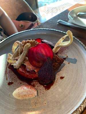 Canoe Restaurant & Bar