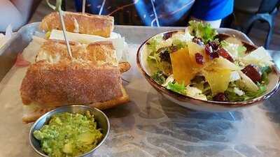 Edith And Arthur Public House