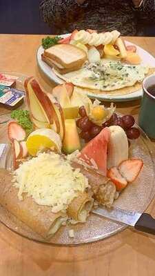 Cora's Breakfast And Lunch