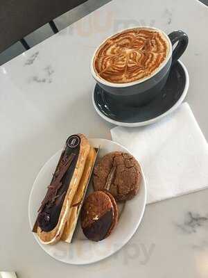 La Boule Patisserie & Bakery