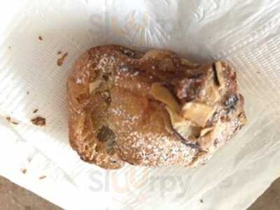 La Boule Patisserie & Bakery