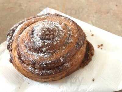 La Boule Patisserie & Bakery