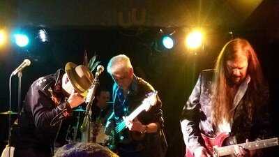 Sawbucks Neighborhood Pub