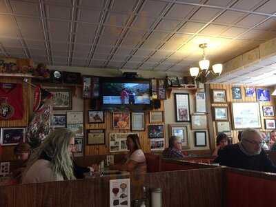 Louis' Restaurant & Pizzeria