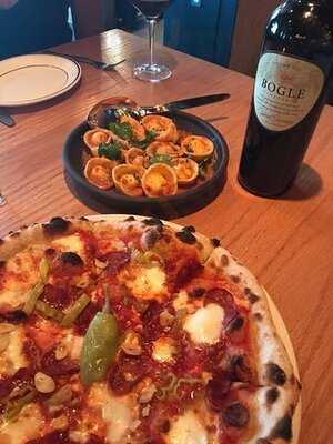 Harth Mozza And Wine Bar