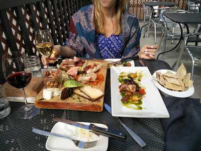 Brothers Beer Bistro