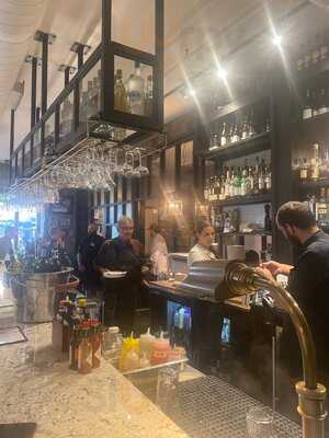 Louise Taverne & Bar A Vin