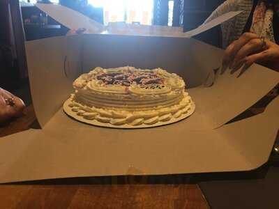 Veneto's Cake & Pastries