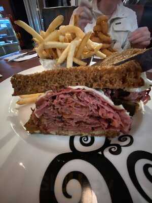 Reuben's Deli & Steakhouse