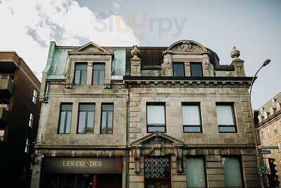 Les Coudes Sur La Table