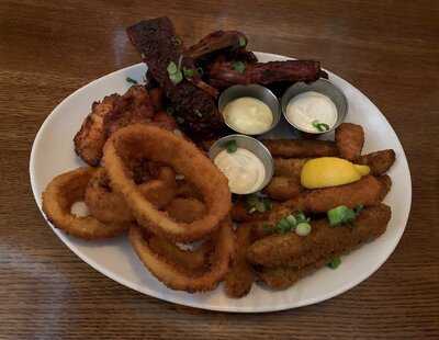 The Crazy Horse Stonegrill Steakhouse & Saloon