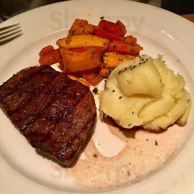 Earls South Edmonton Commons