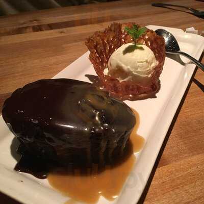 Earls South Edmonton Commons