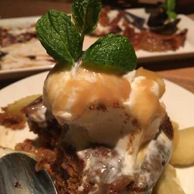 Earls South Edmonton Commons