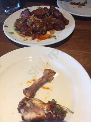 Earls South Edmonton Commons