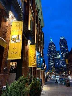 Le Papillon On Front