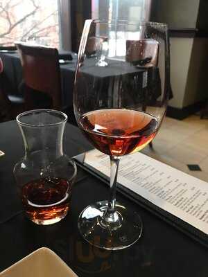 Embarcadero Wine & Oyster Bar