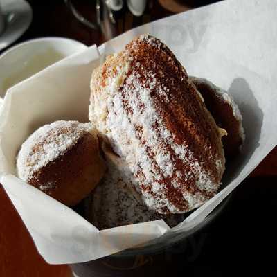 Le Parc Brasserie And Cafe