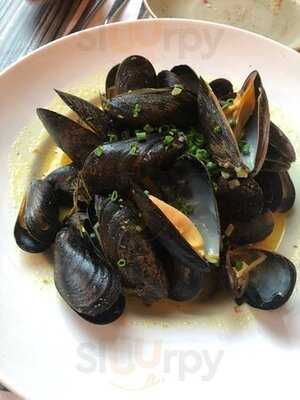 Monsieur Restaurant + Bar