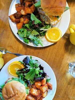 Insomnia Restaurant And Lounge