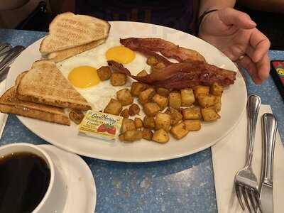 Fran's Restaurant & Bar