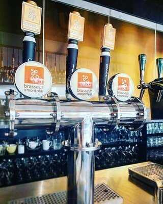 Place Deschamps Bar A Vin