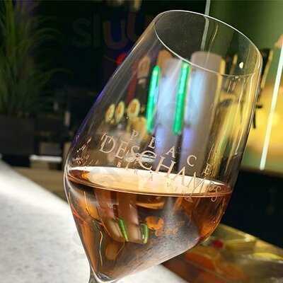 Place Deschamps Bar A Vin