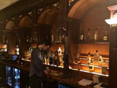 Johnny G's Restaurant & Bar