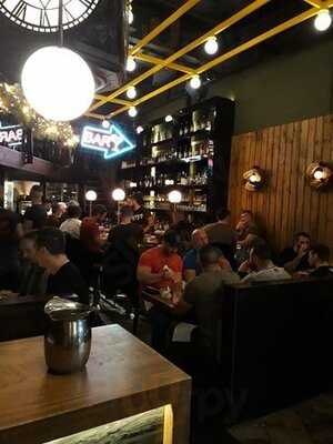 Le Saloon Bistro Bar