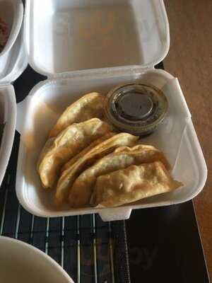 Mo Mo Japanese & Korean Restaurant