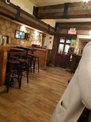 Ye Olde Orchard Pub & Grill