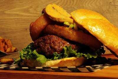 Rideau Rouge - Resto Urbain & Boite A Chansons