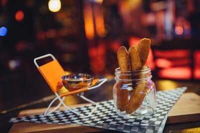 Rideau Rouge - Resto Urbain & Boite A Chansons