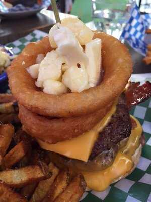 Rideau Rouge - Resto Urbain & Boite A Chansons