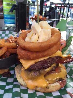 Rideau Rouge - Resto Urbain & Boite A Chansons