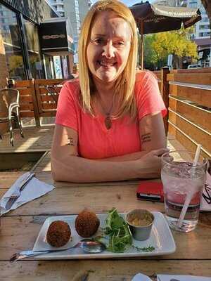 Chic-hog-o's Social House