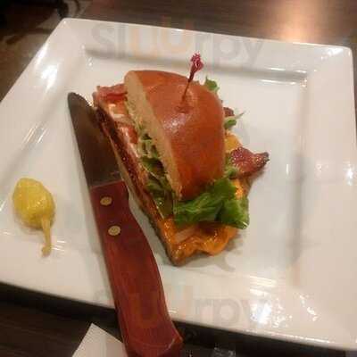 Chic-hog-o's Social House