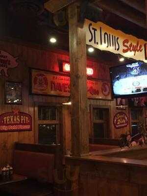 Famous Dave's Bar-b-que