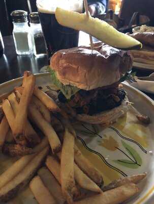 Duggans Boundary Irish Pub