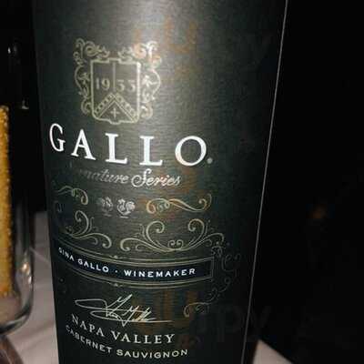 Rib'n Reef Steakhouse And Cigar Lounge